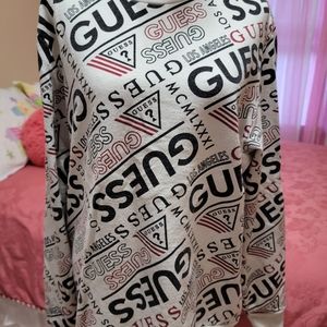 Guess Sweatshirt